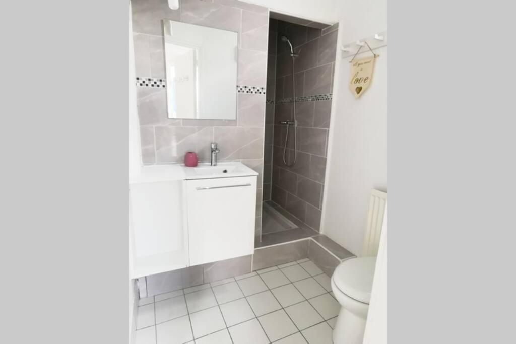 #4 Joli Appartement A 2 Pas Du Metro Et Paris 20 Bagnolet Bagian luar foto